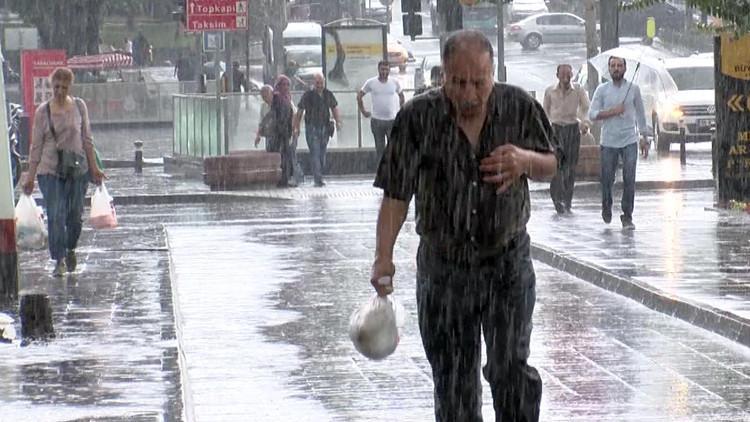 İstanbul'da yağmur etkili oluyor
