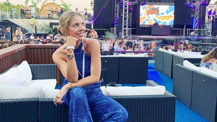 Victoria Swarovski 500 Euro karşılığı telefonunu kurtardı