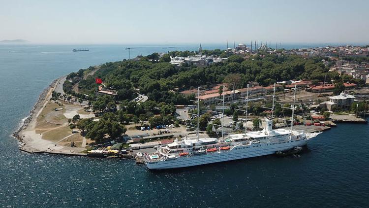Dünyanın en büyüklerinden... İstanbul'u keşfe çıktı