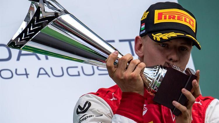 Schumacher'in oğlundan bir ilk! Formula 2'de...