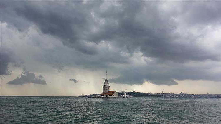 Meteoroloji'den kuvvetli yağış uyarısı... Edirne’de yollar göle döndü
