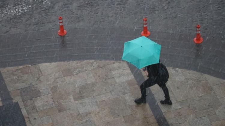 Meteoroloji'den İstanbul için gökgürültülü sağanak yağış uyarısı