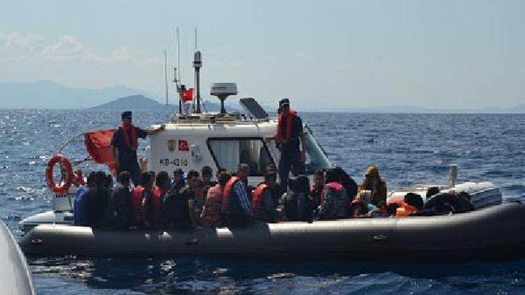 Dikili'de 80 kaçak göçmen yakalandı