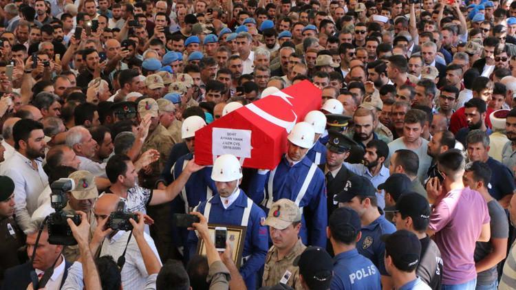 Şehit Uzman Çavuş'u Adıyaman'da binlerce kişi uğurladı
