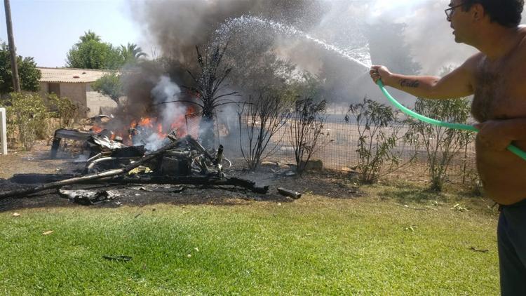 İspanya'da uçak ve helikopter havada çarpıştı