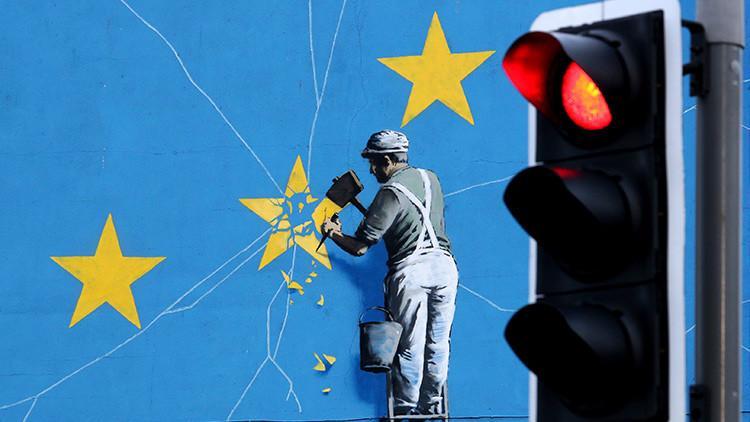 Banksy'nin Brexit duvar resmi bir gecede ortadan kayboldu