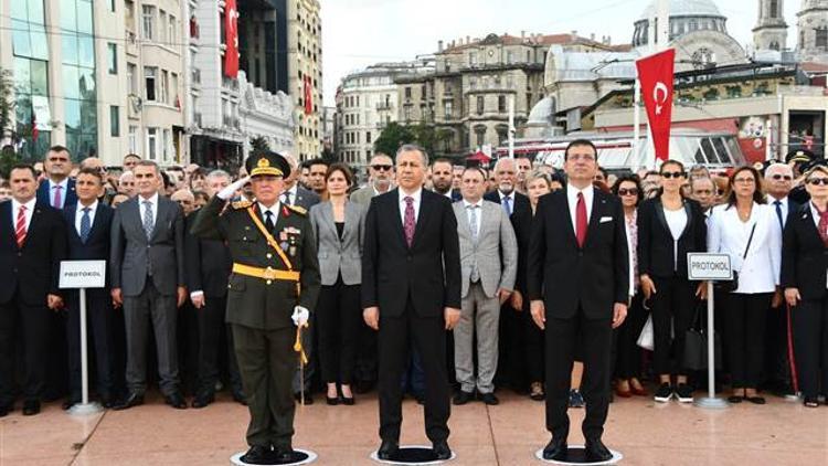 Taksim Meydanı'nda 30 Ağustos töreni