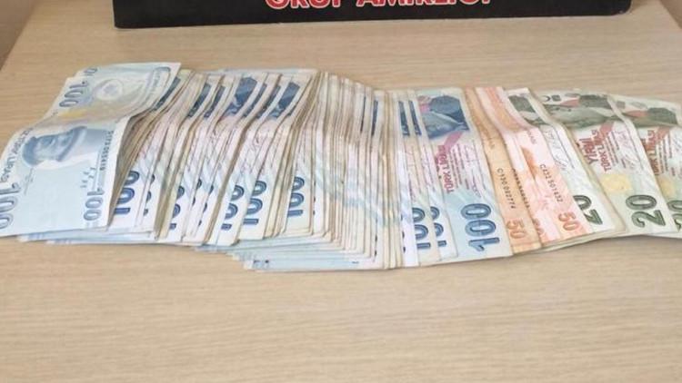 Taksicinin dikkati sahte para şüphelilerini yakalattı