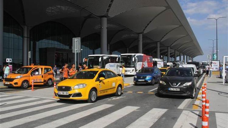 İstanbul Havalimanı'nda şüpheli paket kontrollü şekilde patlatıldı