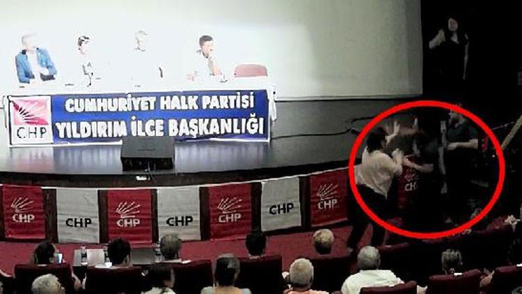 Ortalık bir anda karıştı! Mikrofonu atıp hakaret edince...