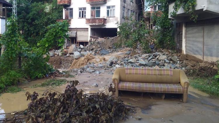 Trabzon'da şiddetli yağış hasara yol açtı