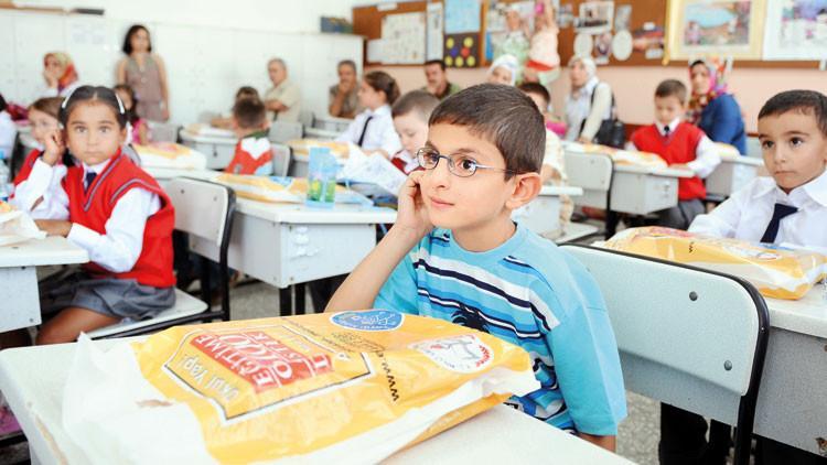 Uyum için yarın dersbaşı: ‘Okulda bekleyin ama sınıfa girmeyin’