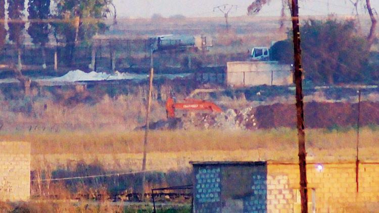 YPG mevzi kazmaya devam ediyor