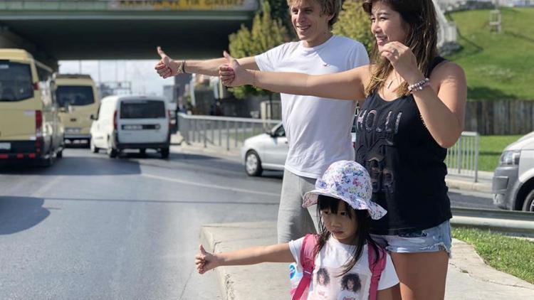 5 yaşındaki Olivia, otostopla dünya turuna İstanbul’dan başladı