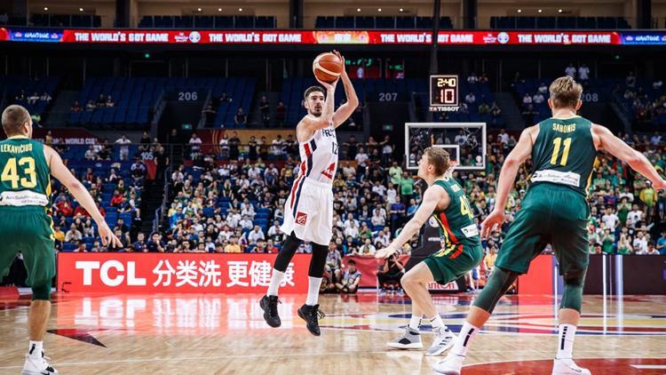 Fransa'dan Litvanya'ya geçit yok! De Colo'dan 21 sayı...