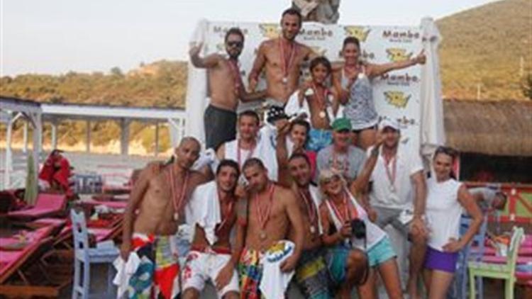 Mambo Beach Volley'in ilk şampiyonu kupasını aldı