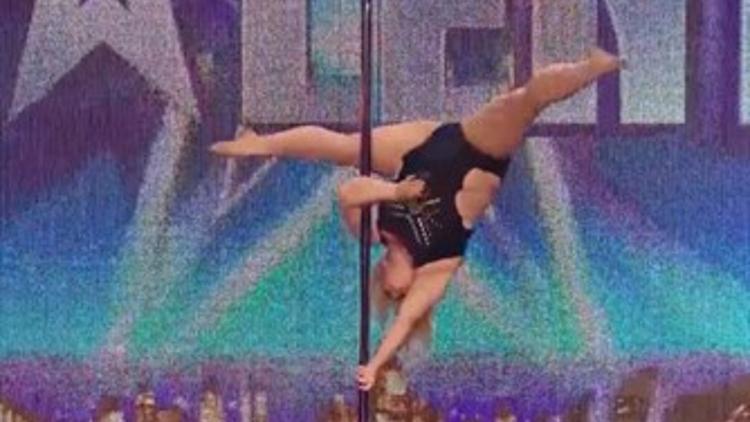 Obez Kadından İzleyenleri Şoka Sokan Performans