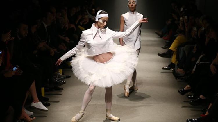 Mercedes-Benz Fashion Week Istanbul White Posture Defilesi