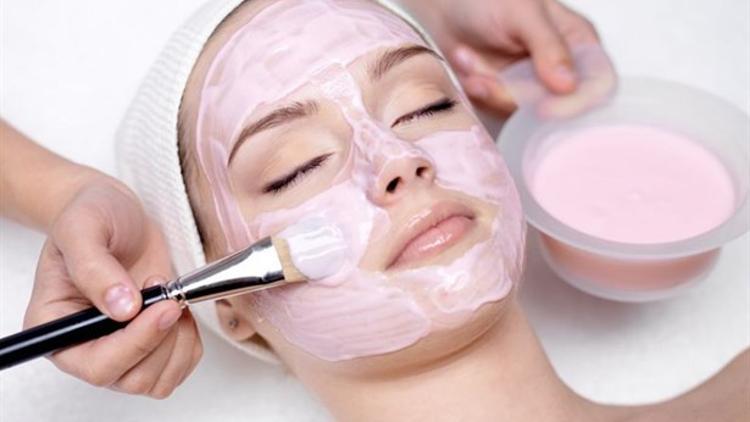 Pratik Bilgiler: Evde Pembe Maske Tarifi