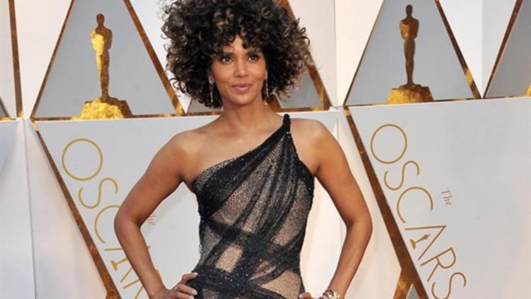 52 Yaşındaki Halle Berry'nin 25 Yaşında Görünme Sırrı!