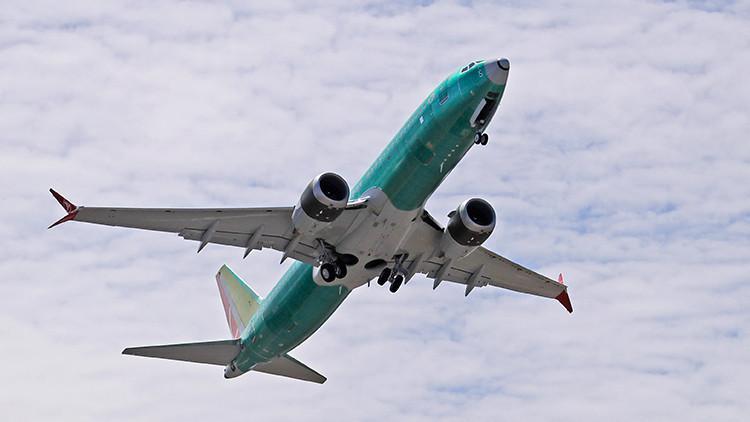 Pilot kontrol paneline kahve dökünce uçak Atlantik'ten geri döndü