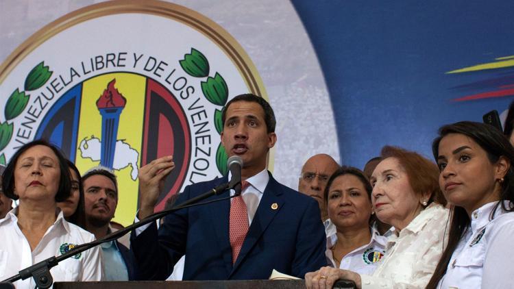 Paramiliter liderlerle fotoğraf çektiren Guaido'ya soruşturma