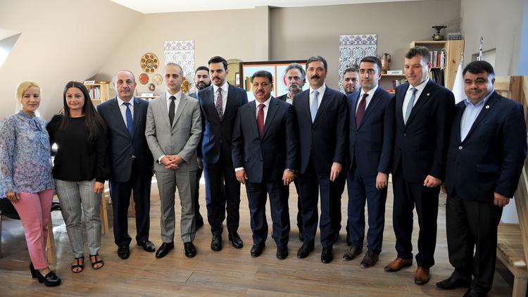 Türk gençleri Türkçeyi unutmasın diye...