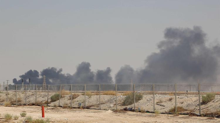 İran'dan flaş Suudi Arabistan açıklaması: Saldırı bir uyarı