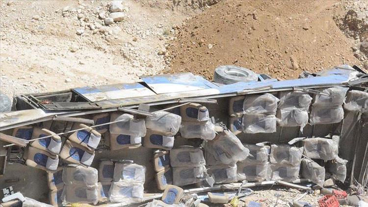 Pakistan'da yolcu otobüsü kaza yaptı: 26 ölü