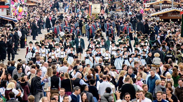 7 kilometrelik ‘bira bayramı’ kuyruğu