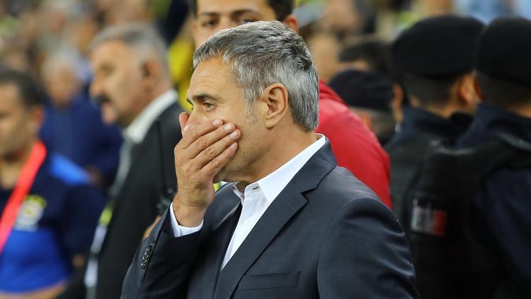 Herkesi sildi, tek o kaldı! Ersun Yanal...