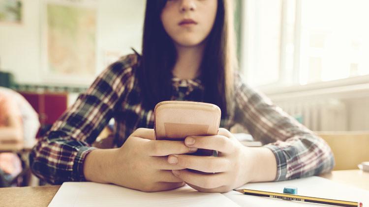 OECD raporu: İnternet okuldan soğutuyor