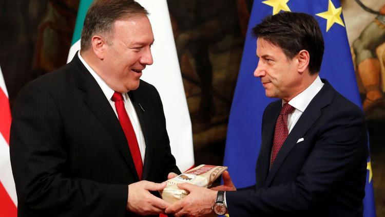 Pompeo'ya peynirli protesto!