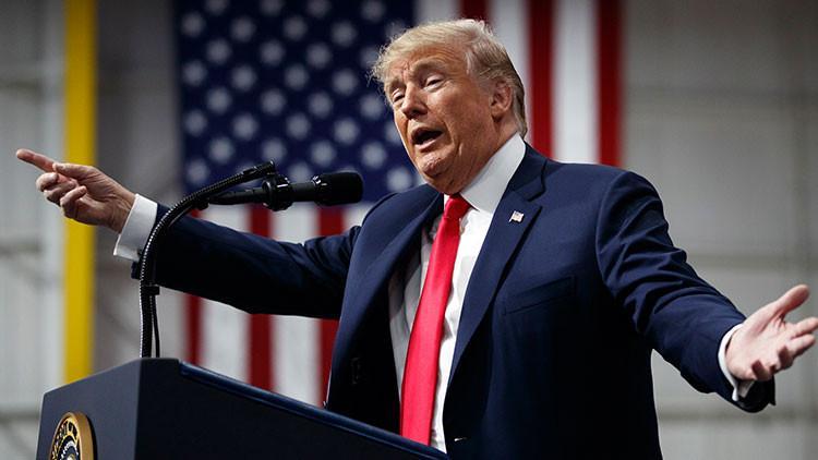 Trump sınırdan geçmeye çalışan göçmenlerin 'bacaklarına ateş edimesini önerdi'