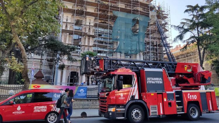 Üsküdar’da üniversitenin çatısında yangın