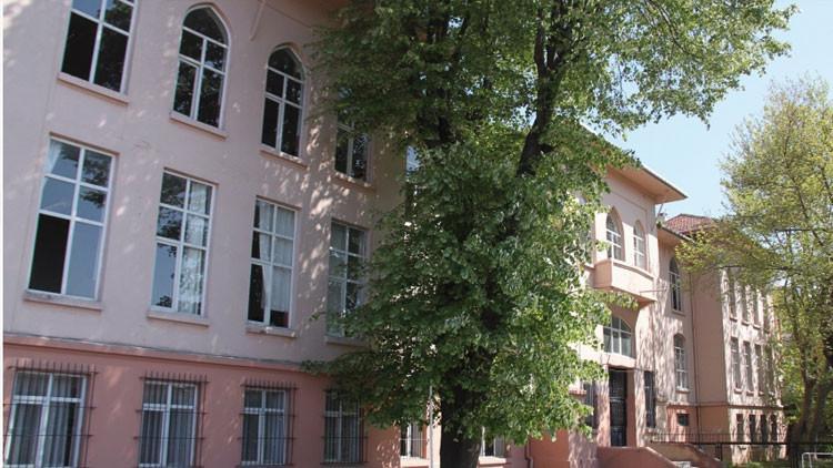 Burhan Felek’te eğitim arapsaçı