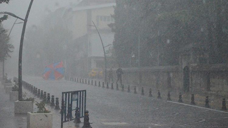 Kırklareli'de beklenen yağış şiddetli başladı