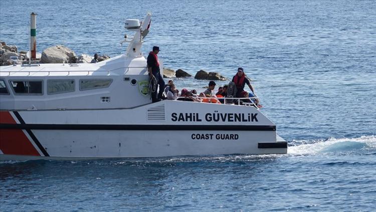 Denizlerde 9 ayda 38 bin düzensiz göçmen yakalandı
