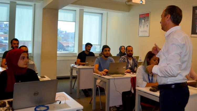 Bilim teknolojileri kurslarıyla 2 bin üniversite mezunu iş buldu