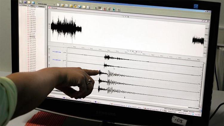 İzmir'de 3.5 büyüklüğünde deprem