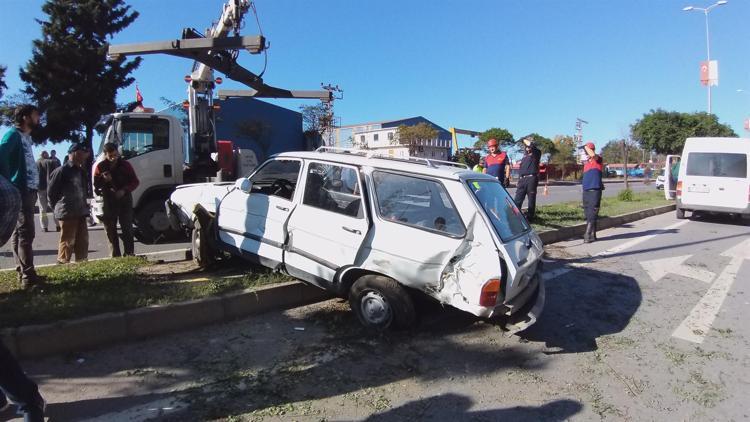 Beton mikseri otomobile çarptı: 7 yaralı