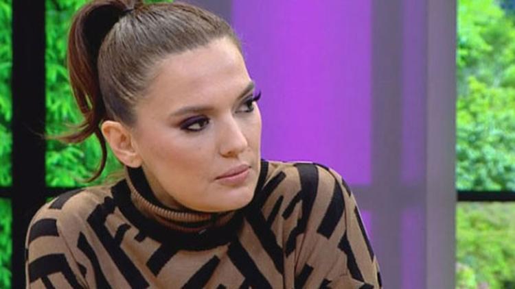 Demet Akalın'dan Mehmetçik Vakfı'na destek