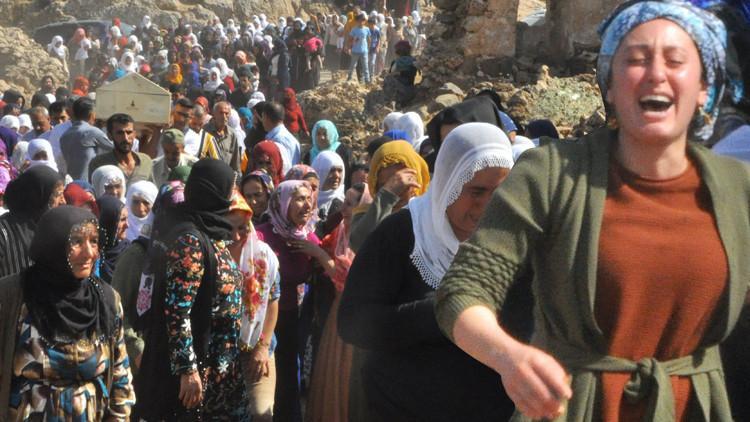 Şehit anne ve iki kızı böyle uğurlandı…