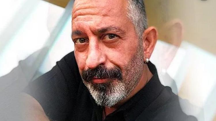 Cem Yılmaz'dan Mehmetçik Vakfı'na destek