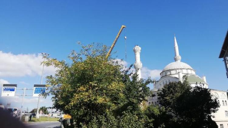 5.8'lik depremde bir kısmı yıkılmıştı! Minarenin geri kalan kısmı da sökülüyor