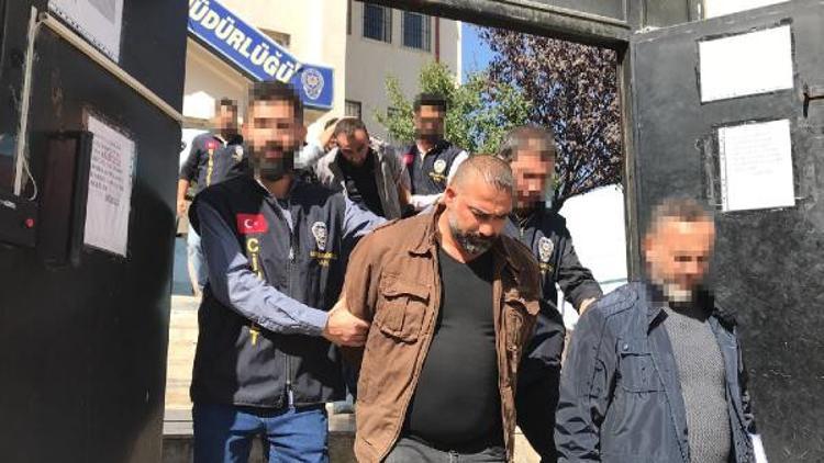 Gasbettikleri malları paylaşamayınca birbirlerini vurdular!