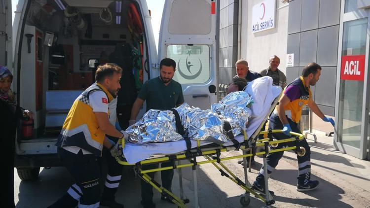 Genç kız yanan evini söndürmek isterken yanarak ağır yaralandı