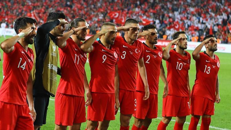 UEFA'dan ilginç açıklama: Asker selamını soruşturacağız
