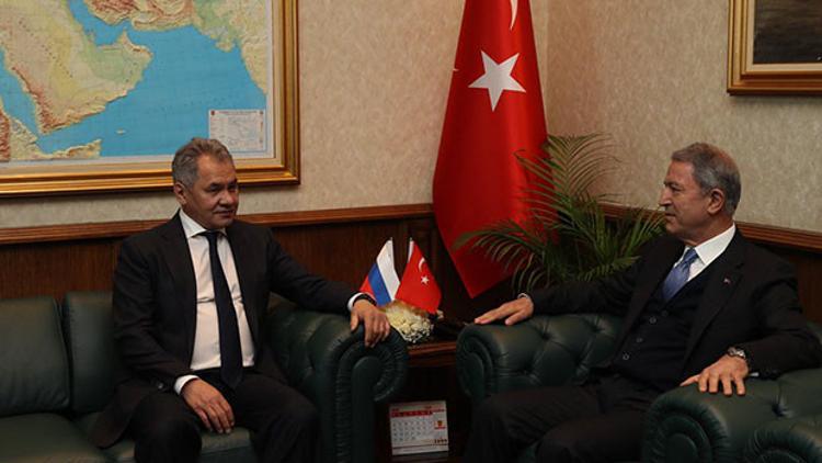 Bakan Akar'dan peş peşe temaslar: Rus ve Fransız mevkidaşı ile görüştü
