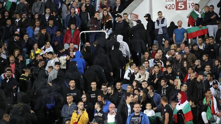 İngiltere'den ırkçılara 6 gollü cevap